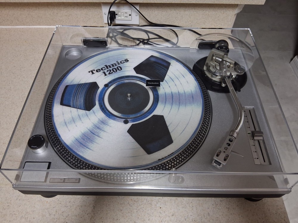 Technics SL1200Mk2 Turntable - Refurbished and Fully Functional