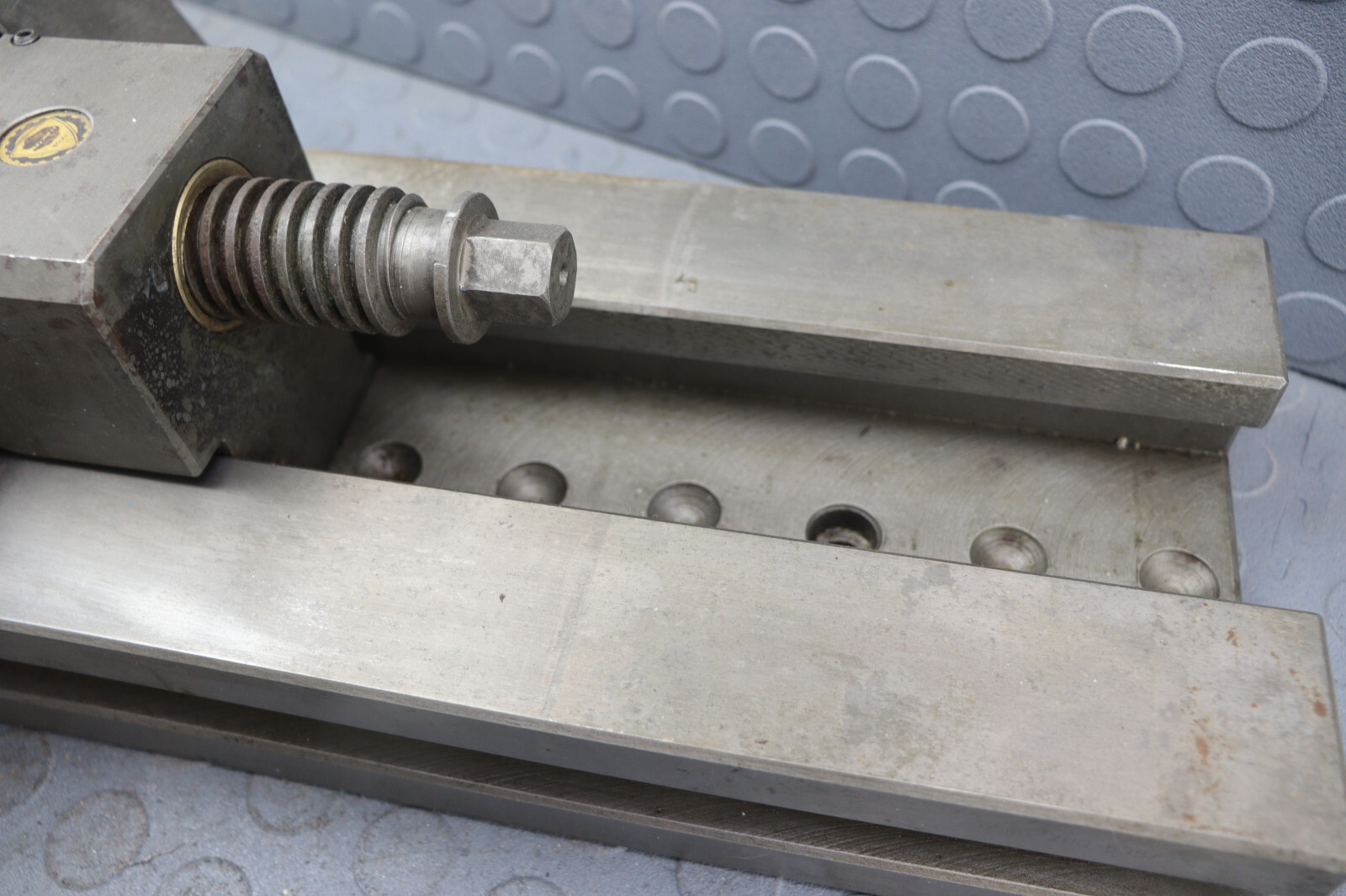 BISON 7-223-085 8" MILLING MACHINE VISE 6566-200-535/2250-1 LOC5257