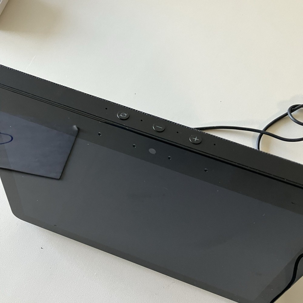 Amazon Echo Show 2 Powers Up Working & Untested