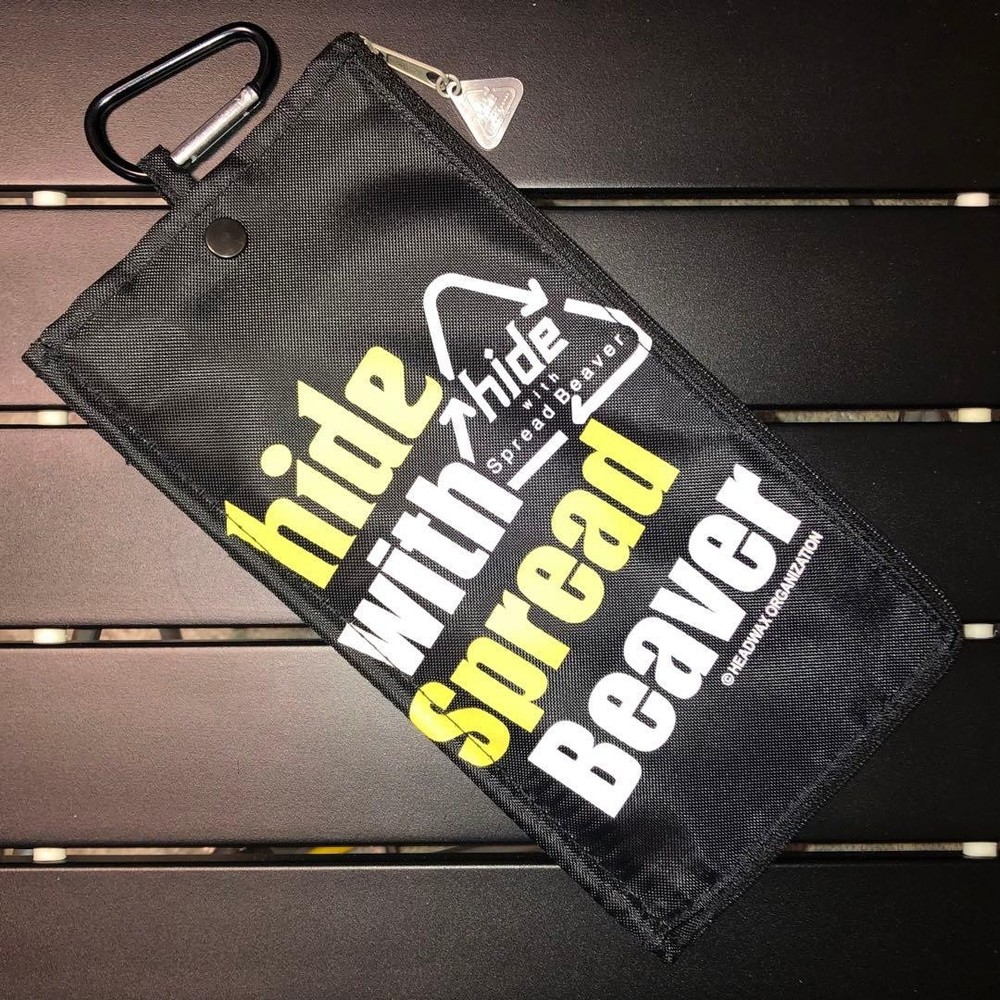 hide with Spread Beaver pouch