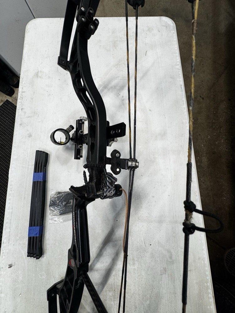 Bowtech Prodigy Compound Bow RH with Sight & Drop away rest. Extra limbs