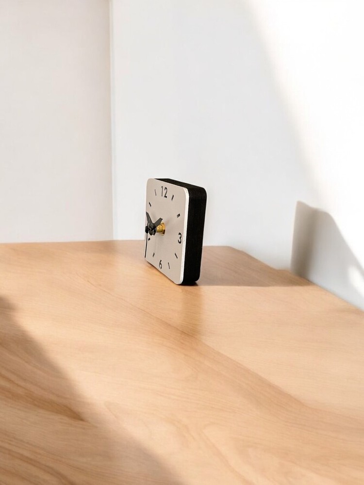 Fridge magnet clock - Robust design - Strong magnets