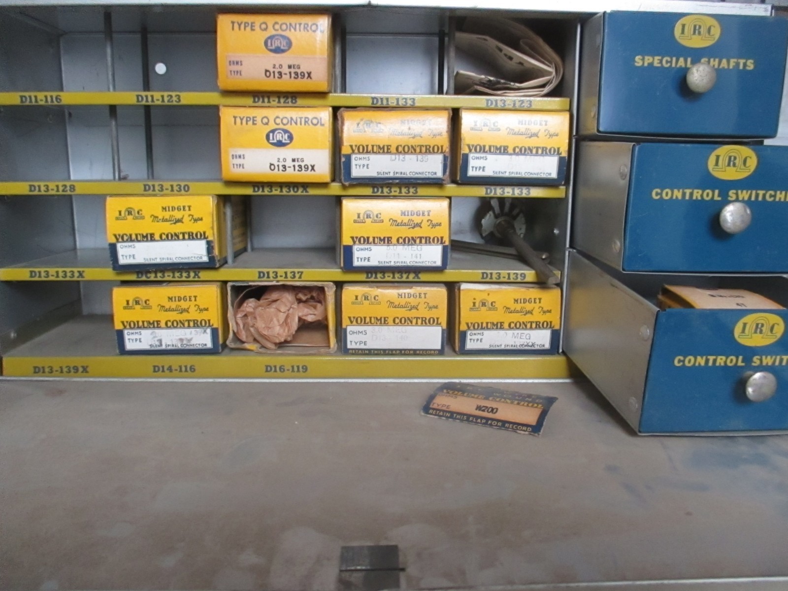 VINTAGE ANTIQUE IRC RADIO TV VOLUMN CONTROL KITS RCA ZENITH CROSLEY MOTOROLA