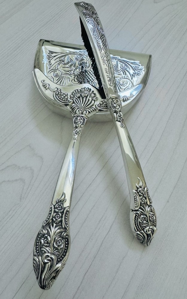 Godinger Silver Art Co.20th Century Baroque Silver Plated Silent Butler Set