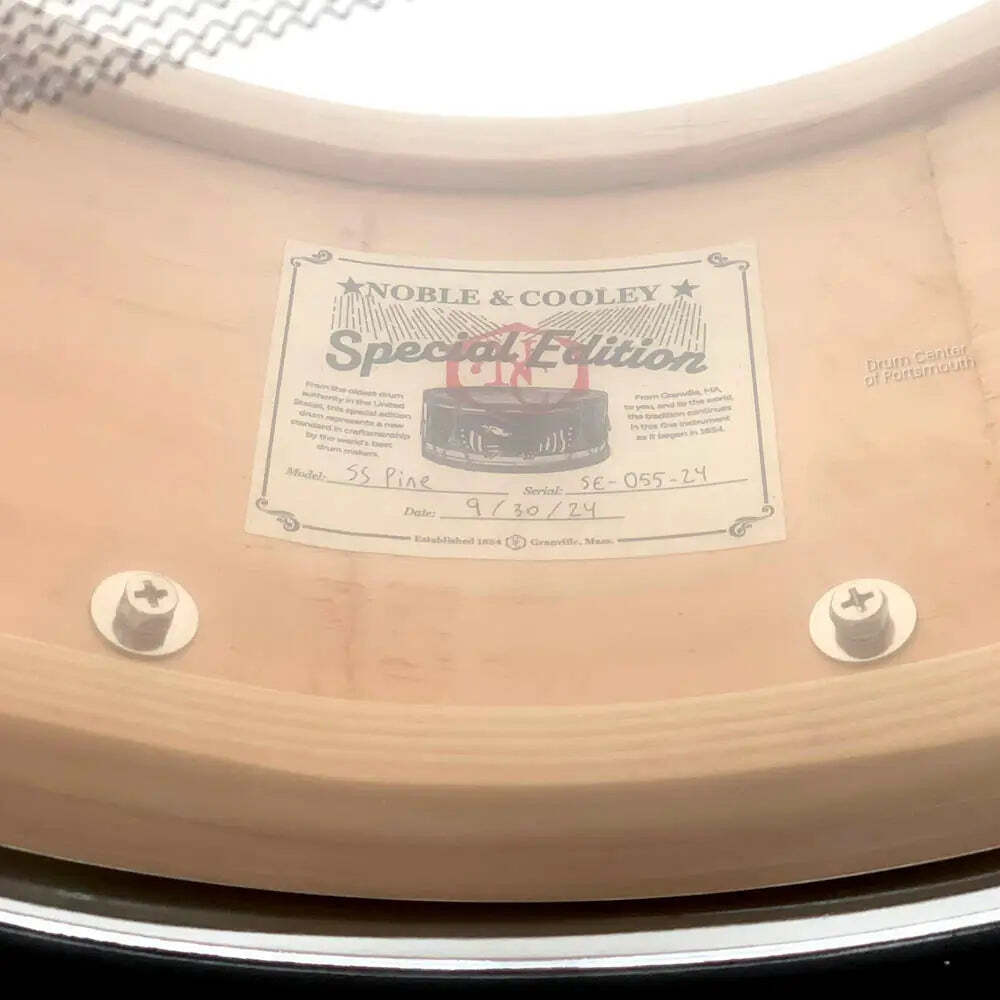 Noble & Cooley Solid Shell Classic Limited Edition Pine Snare Drum 14x7