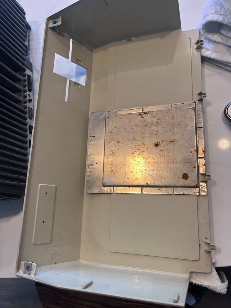 Apple III Computer 256k - Powers On - For Repair - Missing One Key