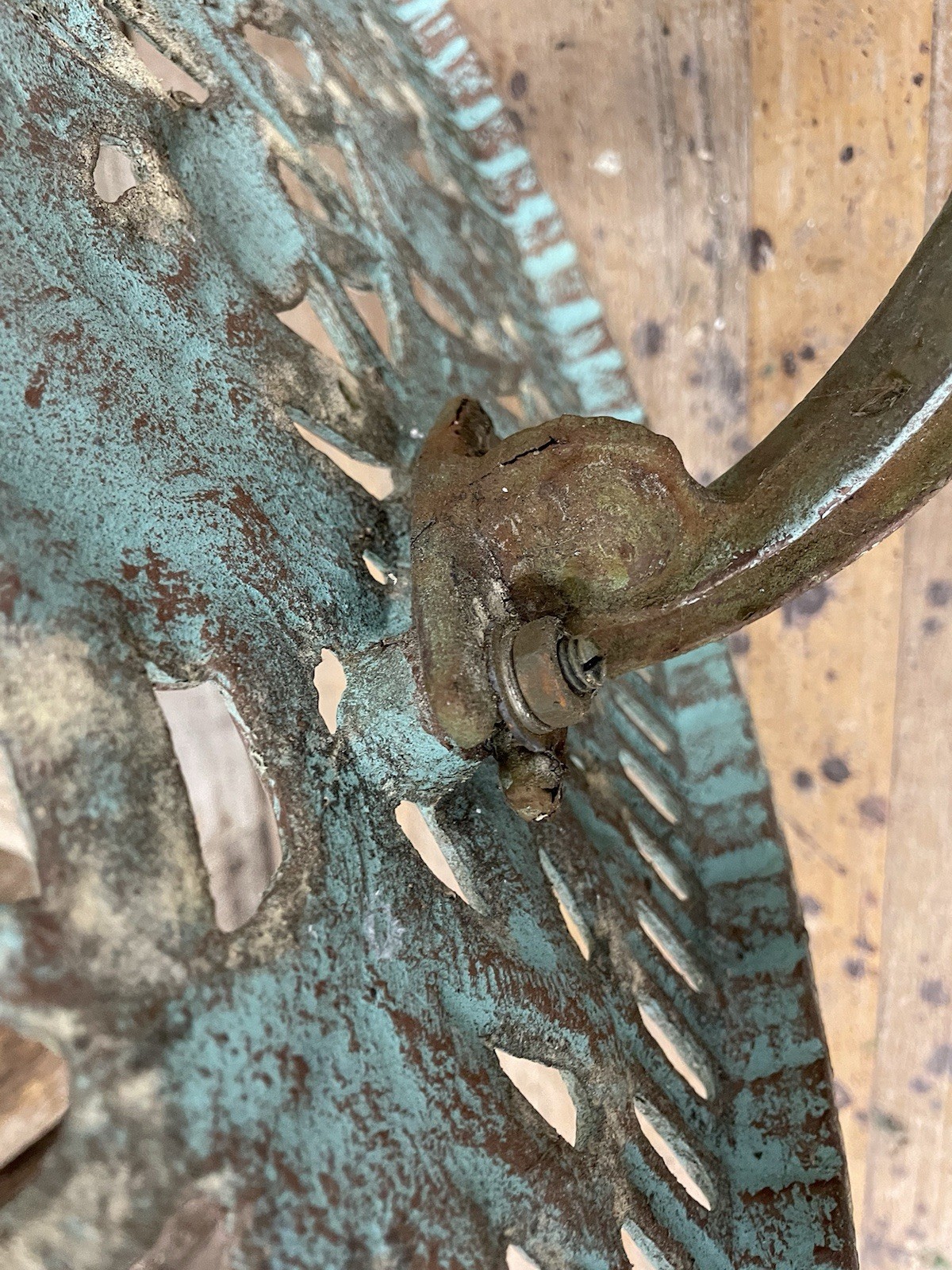 Vtg Victorian Cast Iron 28 1/2" Tea Table 27" Tall Garden outdoor