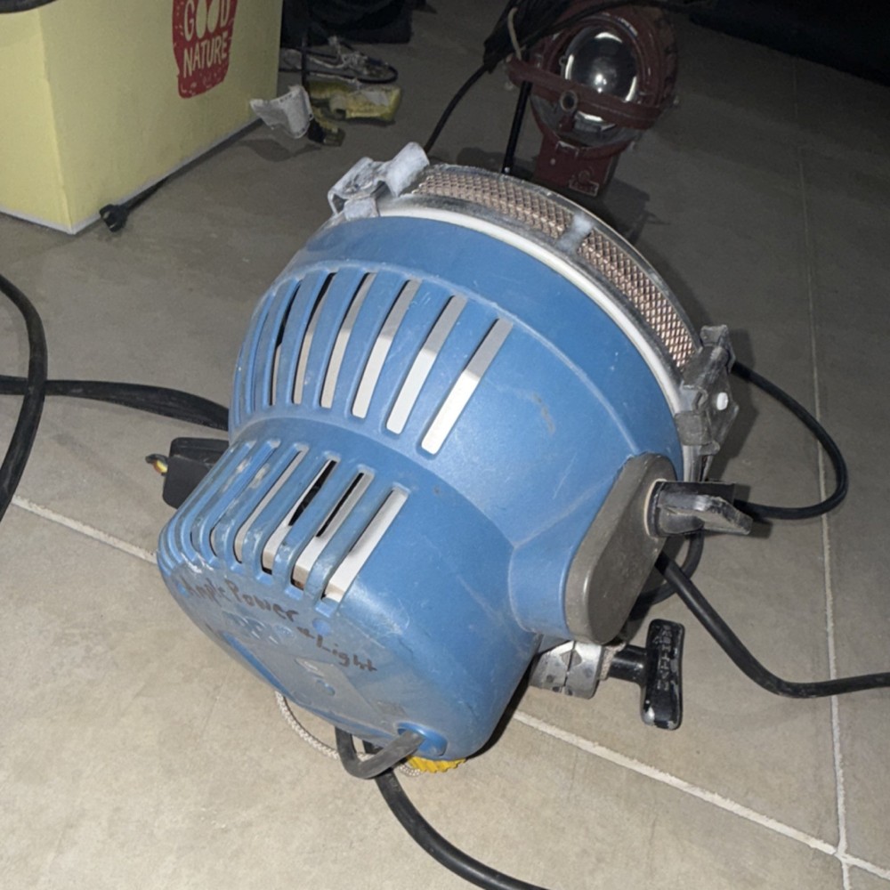 ARRI Blue Tungsten Continuous Lighting with Mounting Bracket & On/Off Switch