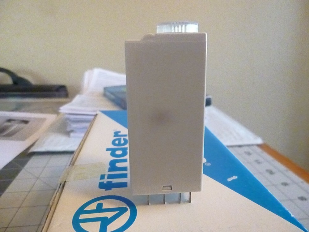 Finder 85.32.0.024 Plug-In Multi-Function Timer - 10A - 250V~ - With Clip - NEW