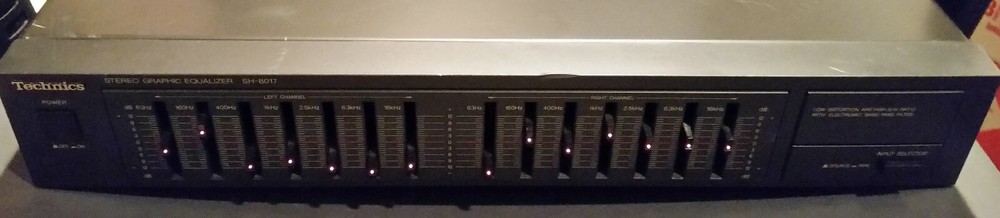 Technics SH-8017 Graphic Equalizer - Powers On