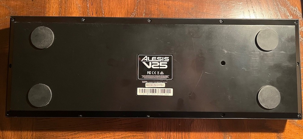Alesis V25 MIDI Keyboard Controller 25-Key WORKING BUT DOESNT COME WITH CABLE