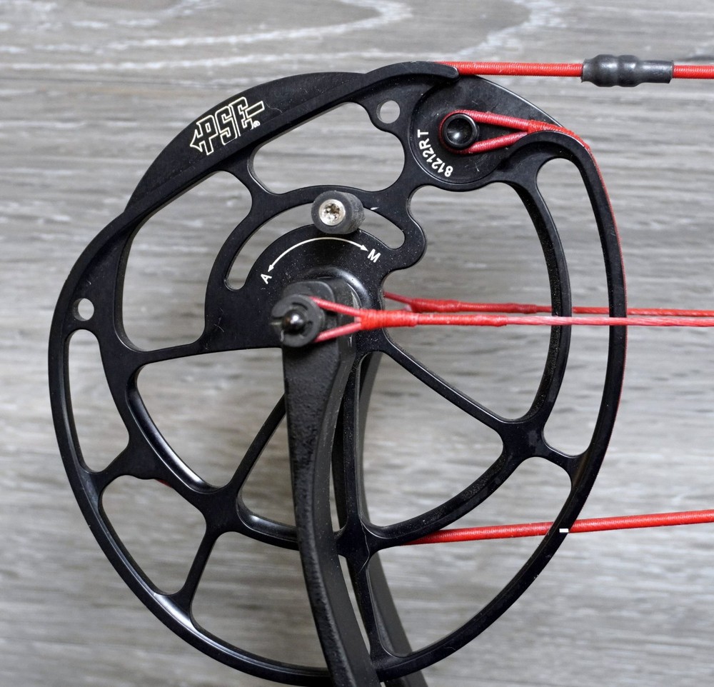PSE Carbon Air compound bow w/Protective Case