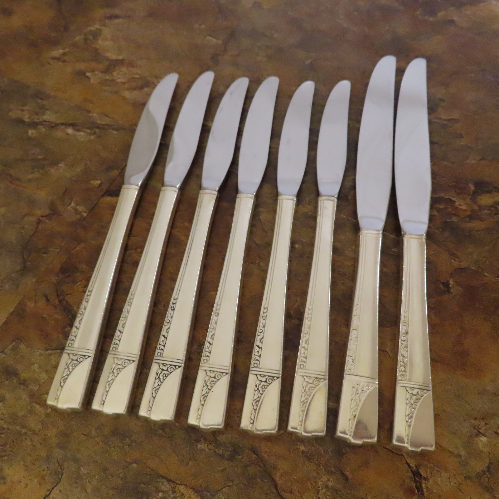 Oneida Caprice Set of 8 Grille Dinner Knives Nobility Silverplate Flatware Lot A