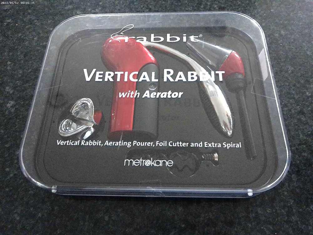 VERTICAL RABBIT WITH AERATOR