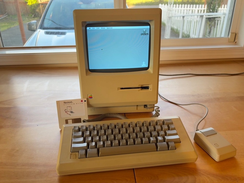 Macintosh 1984 128k computer - Recapped & Restored - Apple Mac M0001