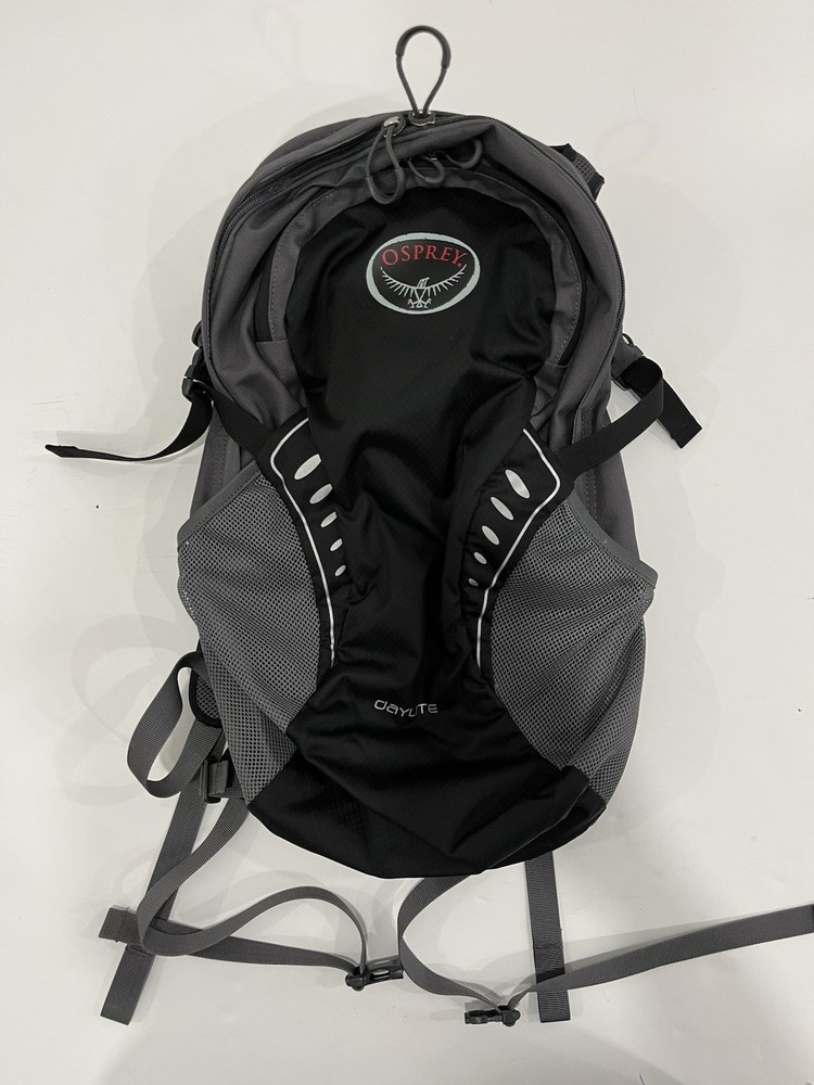 Osprey Daylite Hiking H2O Hydration Backpack Daypack Bag Black/Gray EUC