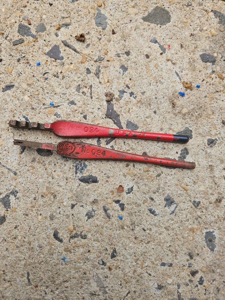 2 Vintage Glass Cutter Cutting Tools -One Red Devil 024