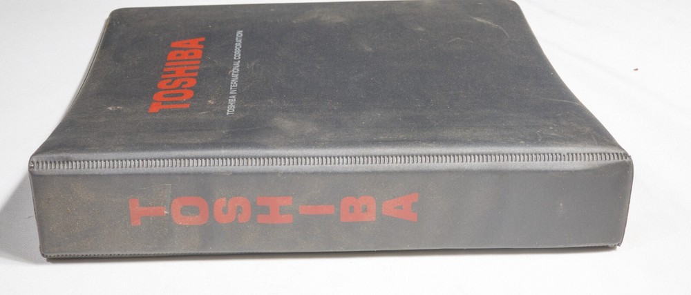 Vintage Toshiba Information Systems empty binder ST533B08
