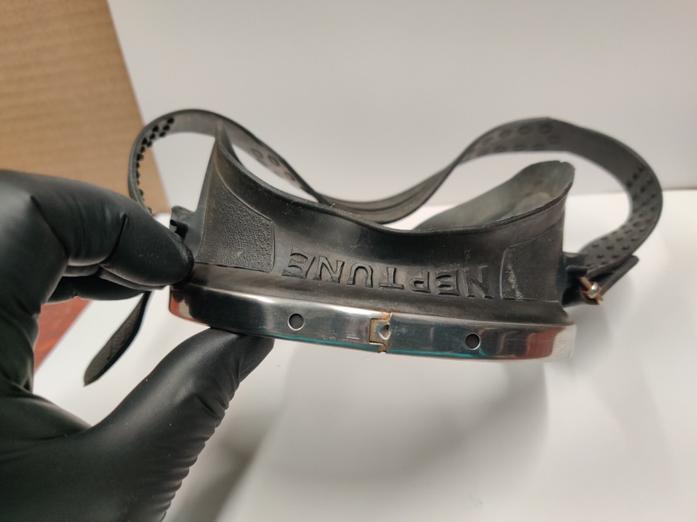 VTG Neptune Mask Scuba Diving Divers Triangular Round Rare Shape Adjustable