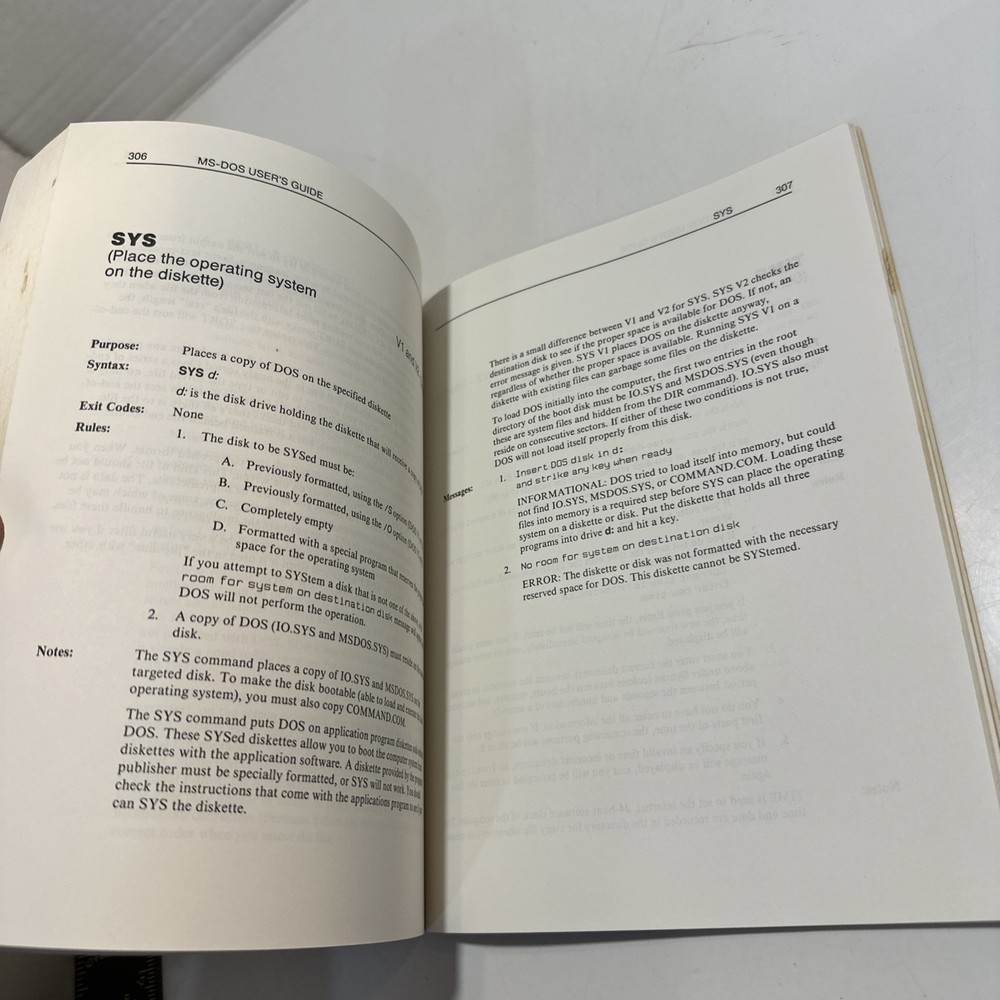 Microsoft's MS-DOS User's Reference Guide 1984 Que Vintage Computer