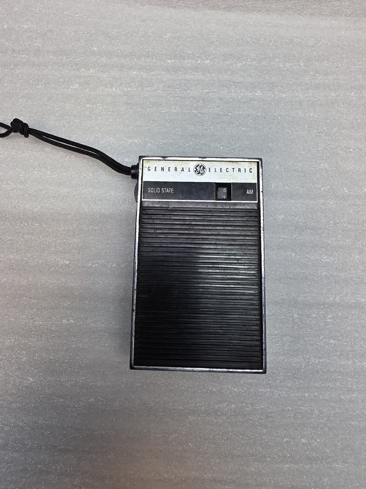 General Electric Solid State Black AM Radio