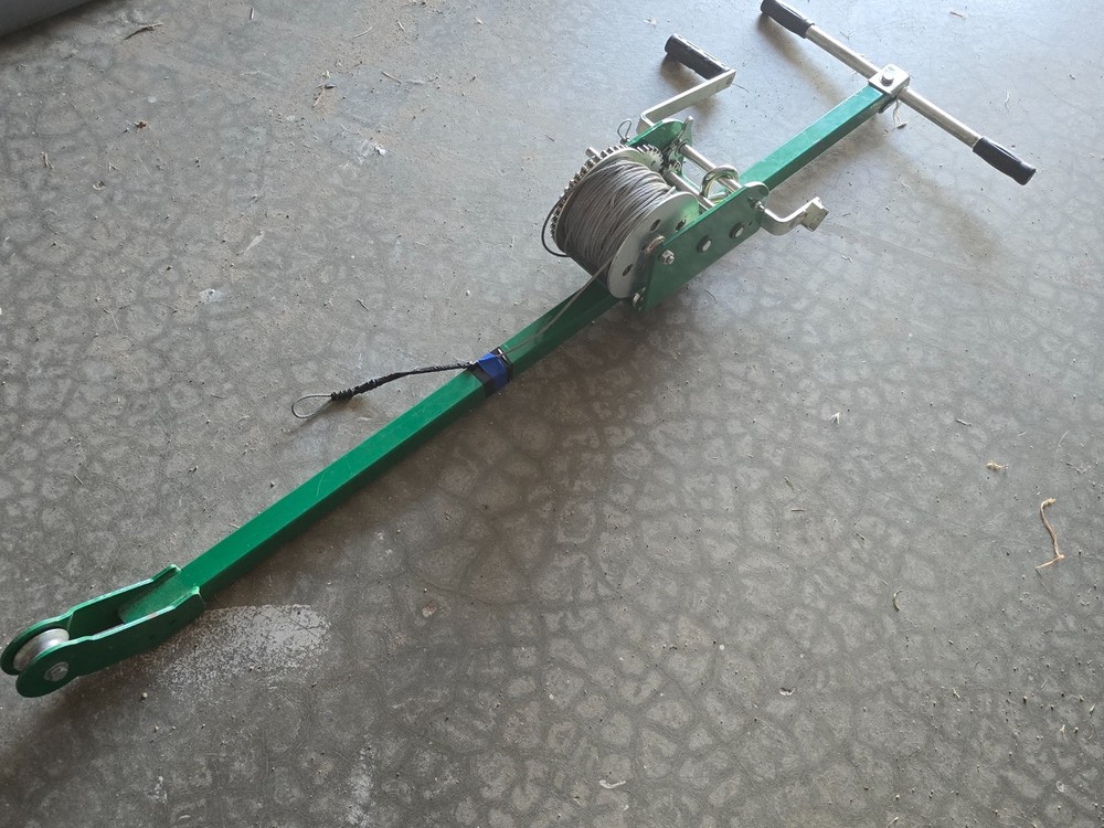 Greenlee 766 Cable Puller with Wire Rope and Blind Shackle
