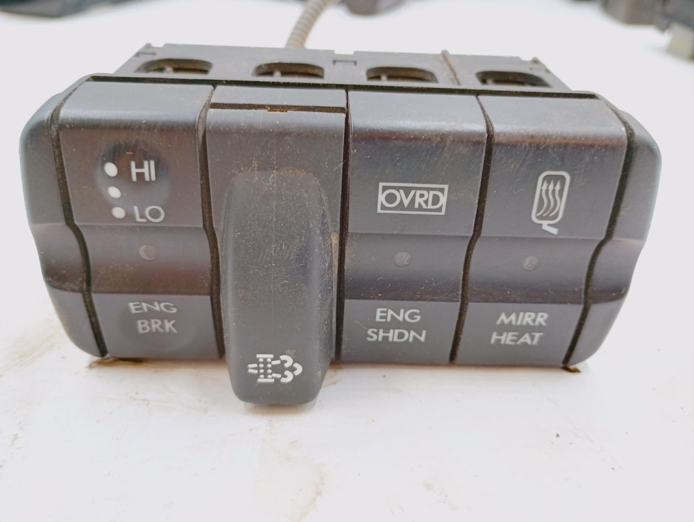 FREIGHTLINER SWITCH PANEL ASSEMBLY ENGINE BRAKE SHUTDOWN MIRROR HEAT MAN. REGEN