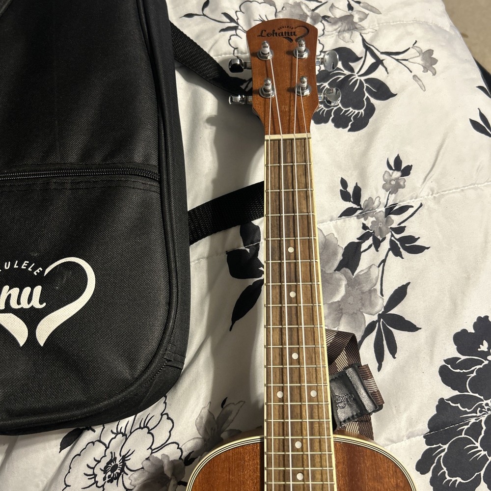 Lohanu concert ukelele LU-C includes bag