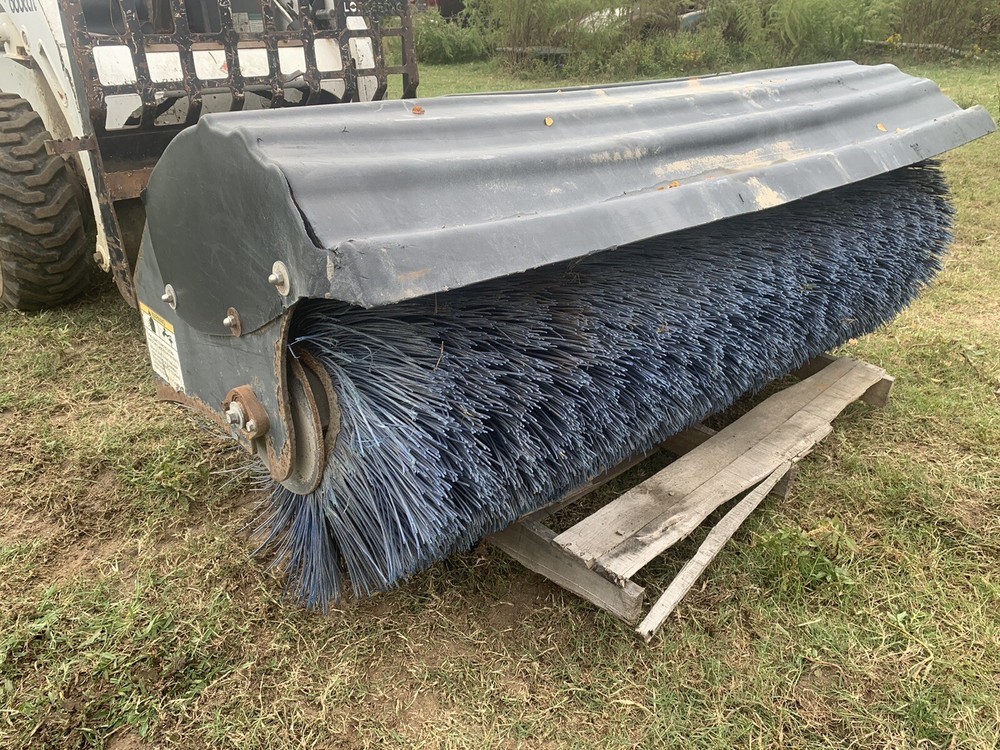 Bobcat 72 inch angle broom Hydraulic sweeper