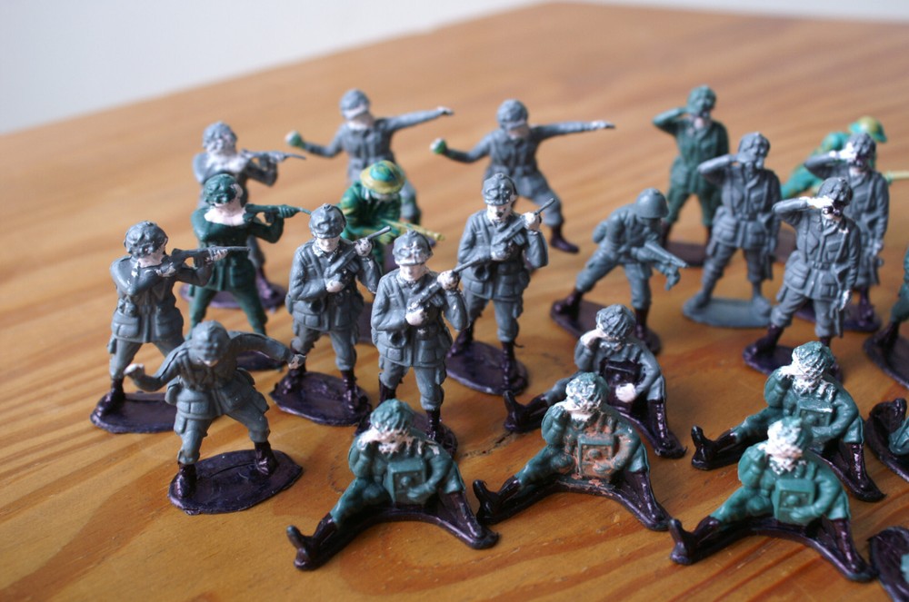 Games Workshop 34 assorted Soldiers