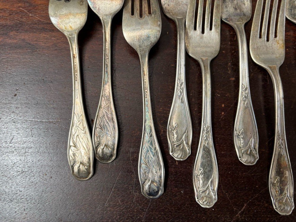 Unity Silverplate Callalily Pattern Forks Set of 8