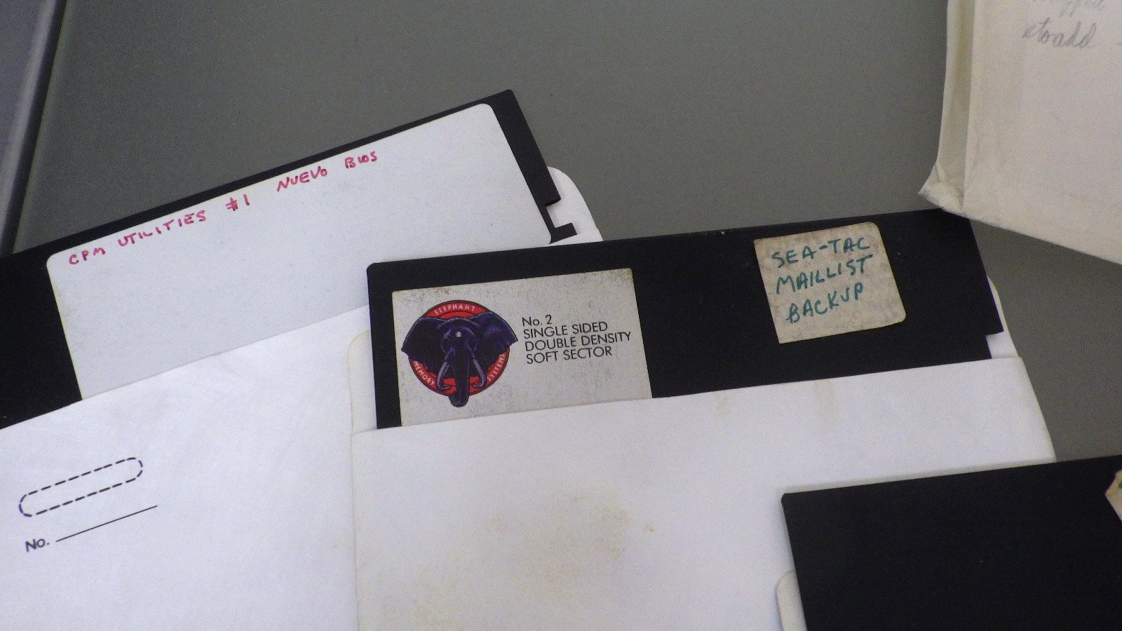 Vtg OSBORNE 1 OCC Portable Computer PC w/ Floppy Disks *Parts Repair Not Working