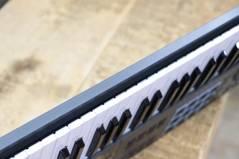 Arturia KeyLab 61 Mk3 Universal MIDI Controller 61-Note Semi-Weighted w/Box