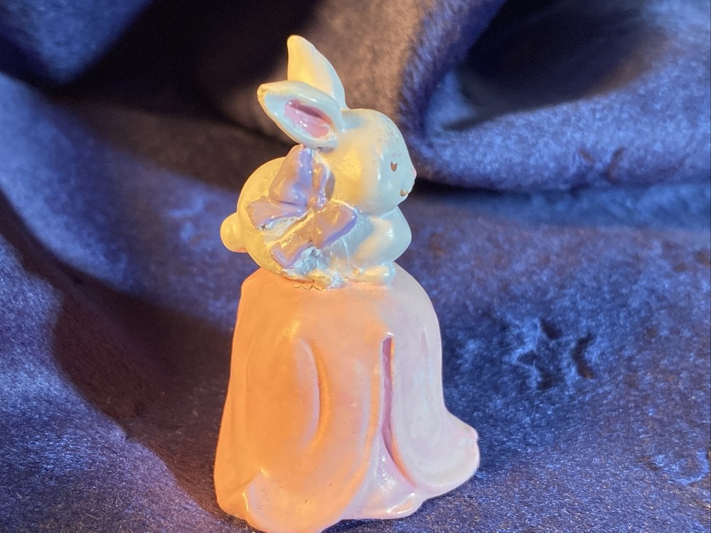 Enesco Bunny rabbit Thimble