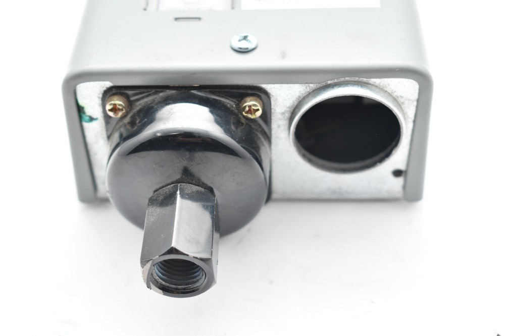 Johnson Controls P72CA-18 PRESSURE CONTROL SWITCH Controller