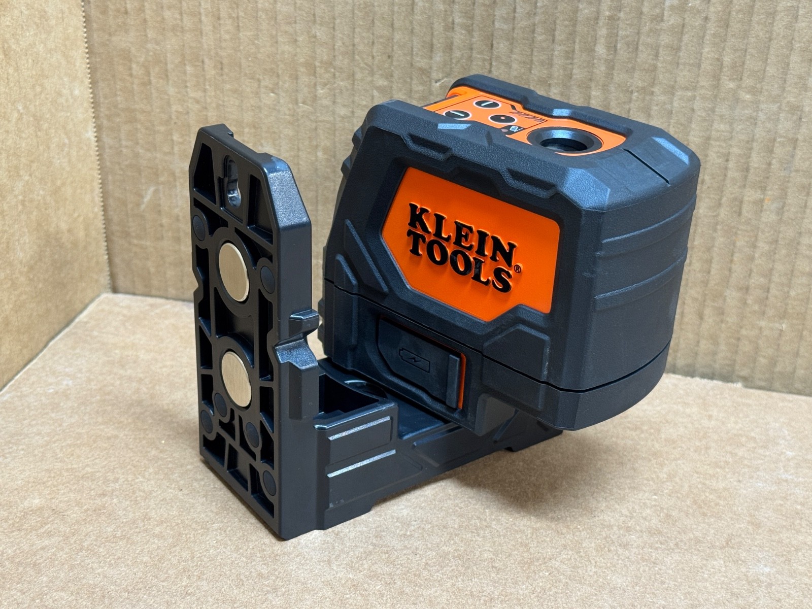 KLEIN TOOLS [93LCLGR] GREEN CROSS LINE LASER SELF LEVEL & PLUMB SPOT COMBINATION