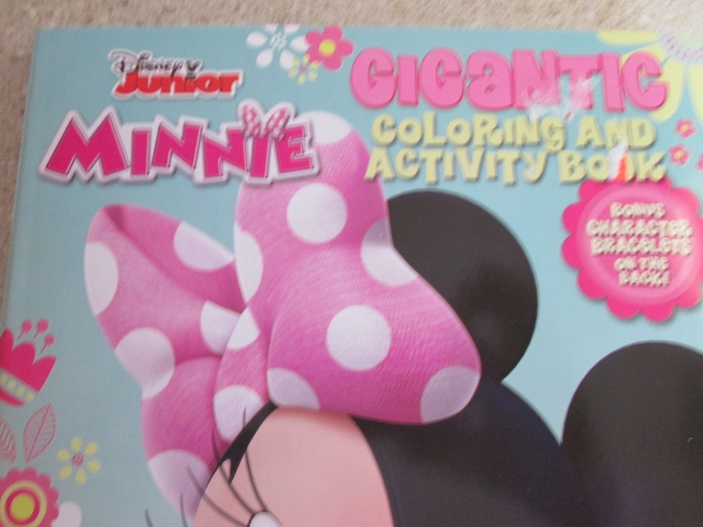 Disney's Minnie Mouse Gigantic Activity Book