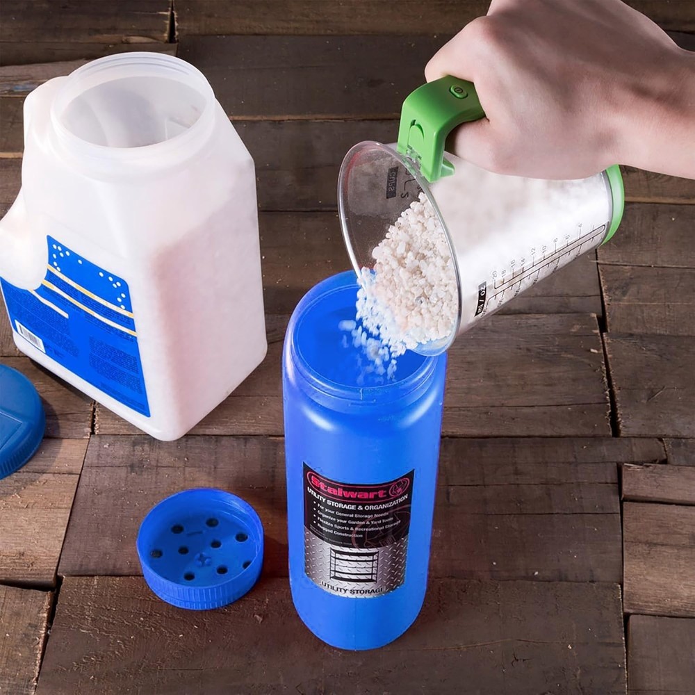 Multipurpose Salt and Seed Spreader - 2.3L Handheld Tool for Efficient Gardening