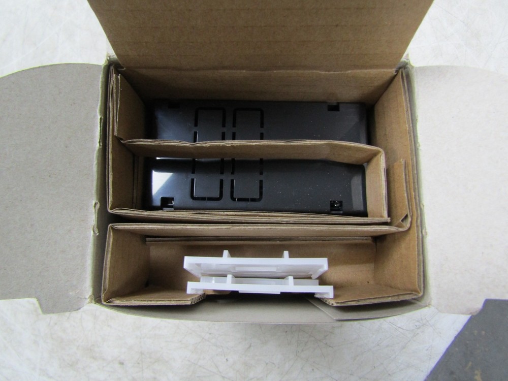 NEW OMRON K3MA-L-C MULTI-RANGE DIGITAL PANEL METER 24VAC/DC W/ MOUNTING BRACKETS