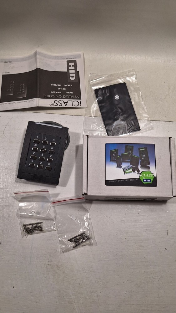HID iCLASS Wall Switch Keypad Reader  6130cgn000200