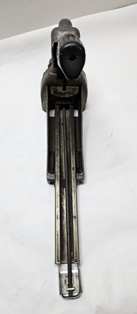 International HB5A56310 Hand Boxer Stapling Machine (Missing Spring)