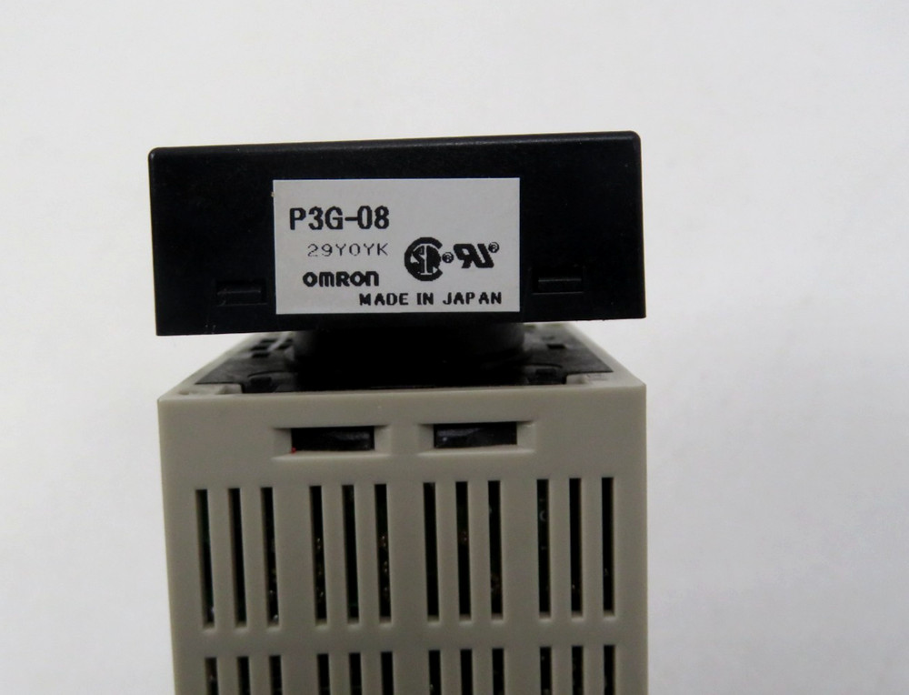 Omron H5CN-XBN Timer w/ Omron P3G-08 Socket