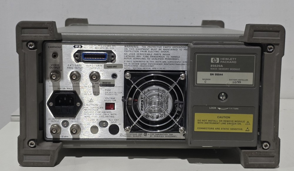 HP 8562E Spectrum Analyzer.