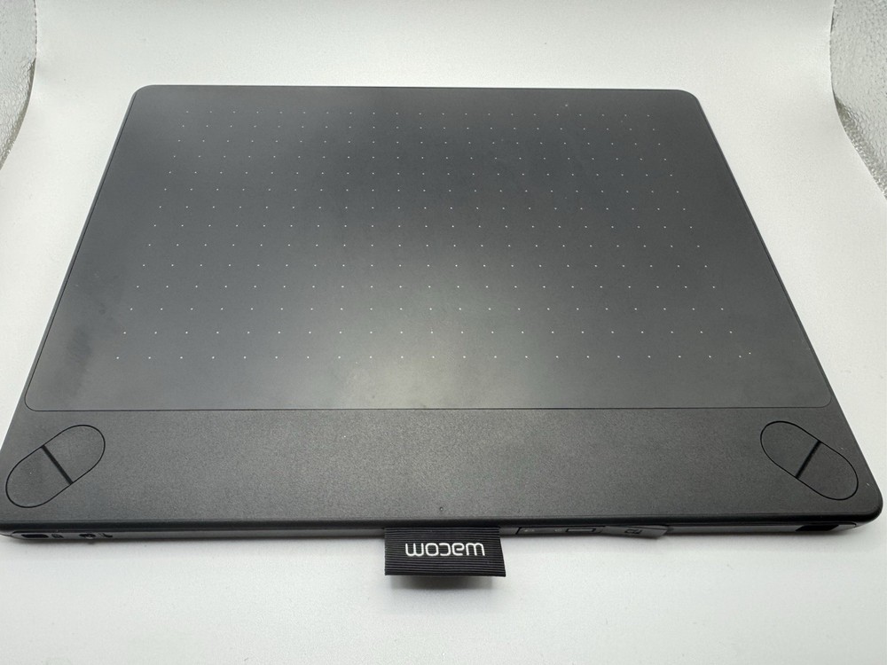 Wacom Intuos CTL-490  Drawing Tablet for Creative Graphics - READ