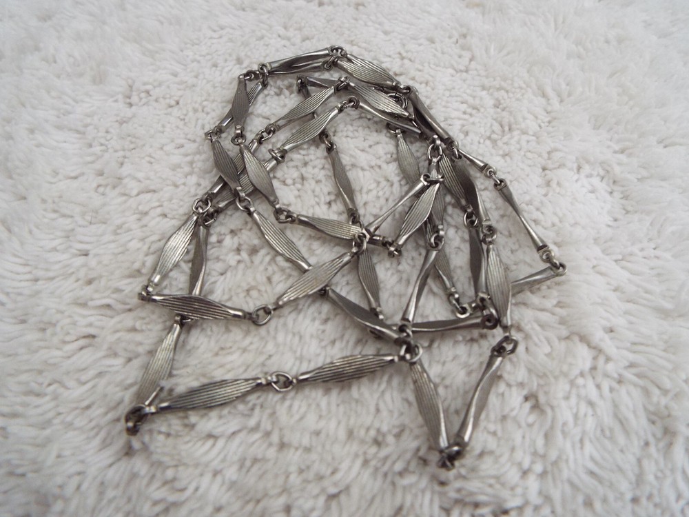 Silvertone Bar Link Chain Necklace (D28)