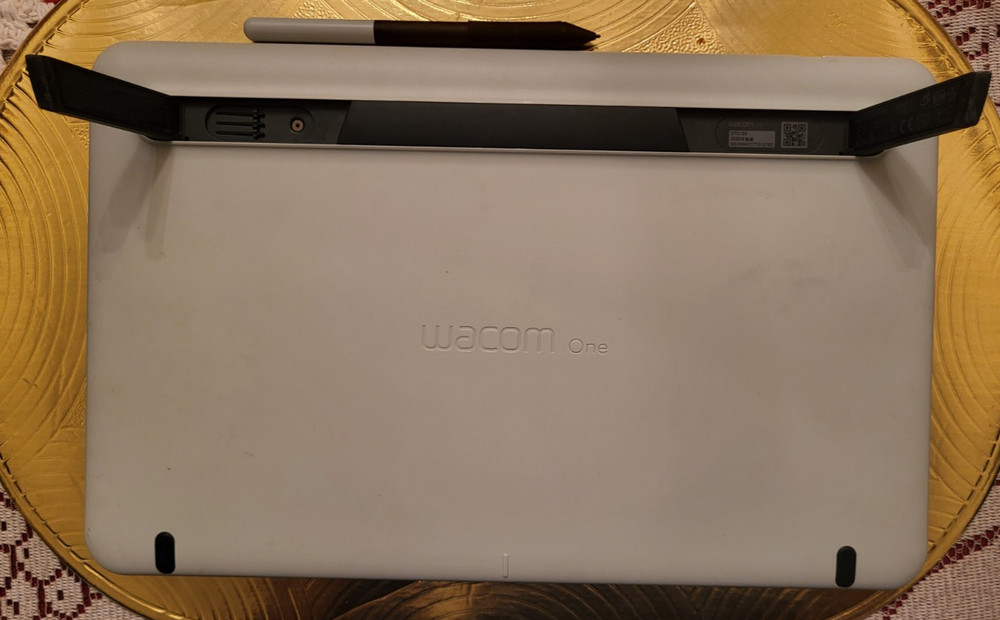 Wacom One 13.3" Digital Drawing Tableot – LCD& PEN – Powers On – UNTESTED – Read