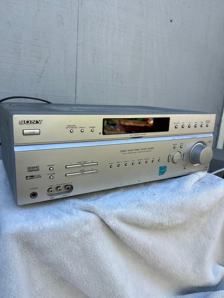 Sony STR-K9900P A/V Stereo Receiver powers on