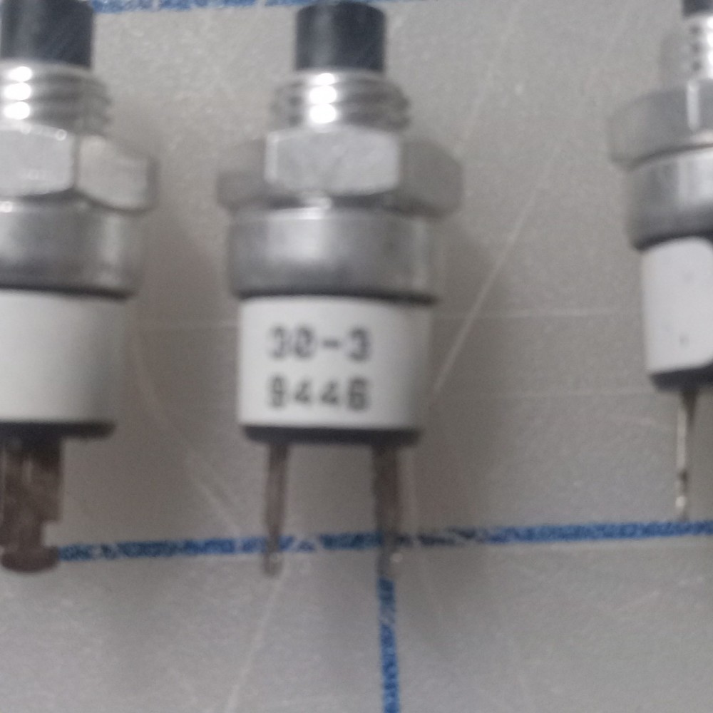 5pc GRAYHILL 30-3 Pushbutton "NORMALLY OPEN, CLOSED WHEN PUSHED" Black Actuator