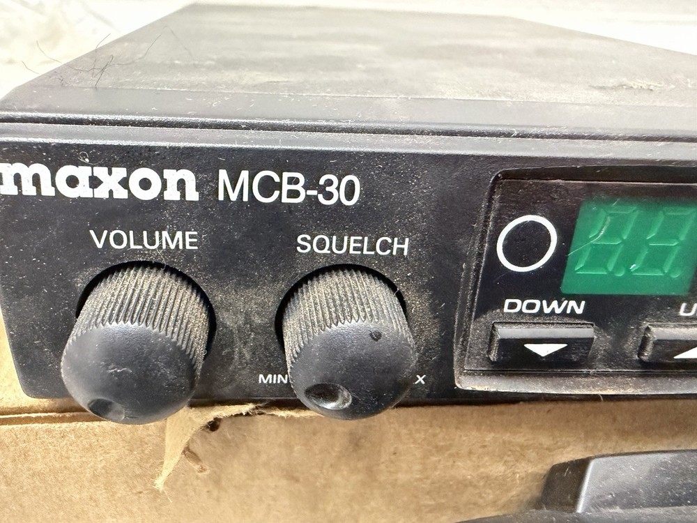 Maxon Compact 40 Channel Mobile CB Radio MCB-30 In Box Untested