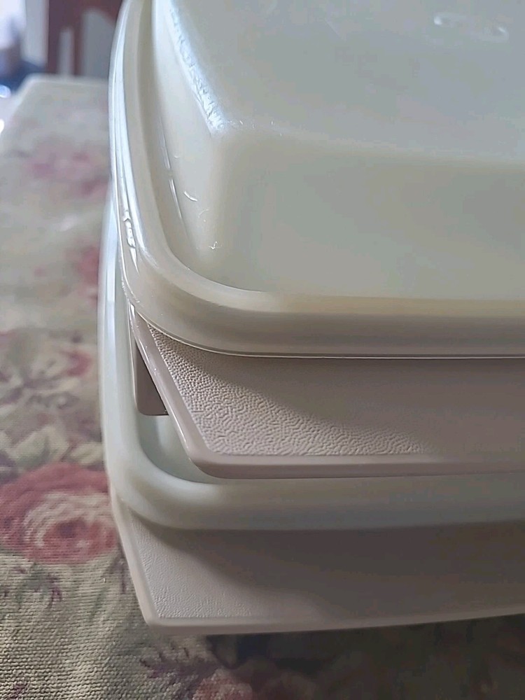 Tupperware Deviled Egg Keeper Taker 2 Trays